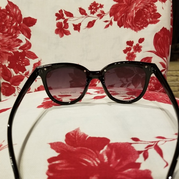 Kathy Ireland Sunglasses - Picture 4 of 5